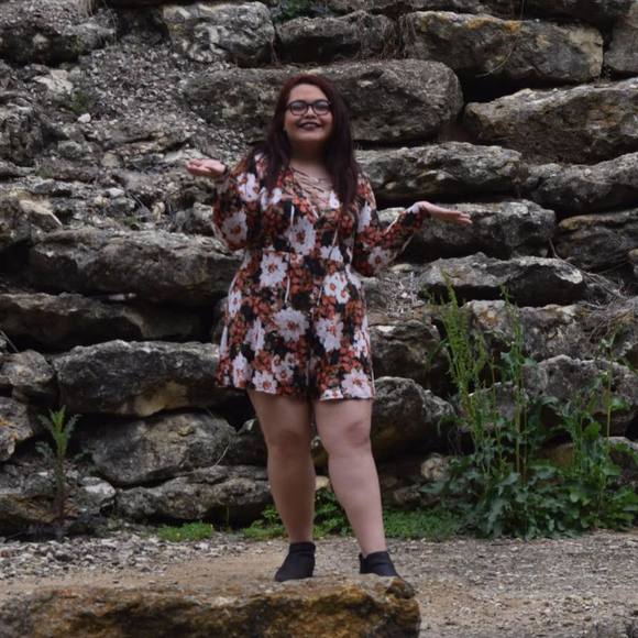 Meet your Posher, Jessica - Picture 1 of 1